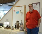 Slika Tibor Martan, etnolog, organizator Dana službenice Božje Marice Stanković na izložbi jaslica Perice Novosela u Novom Marofu